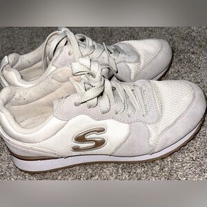 Skechers Women’s 6.5 OG 85 Gold’n gurl walking sneaker gold trim